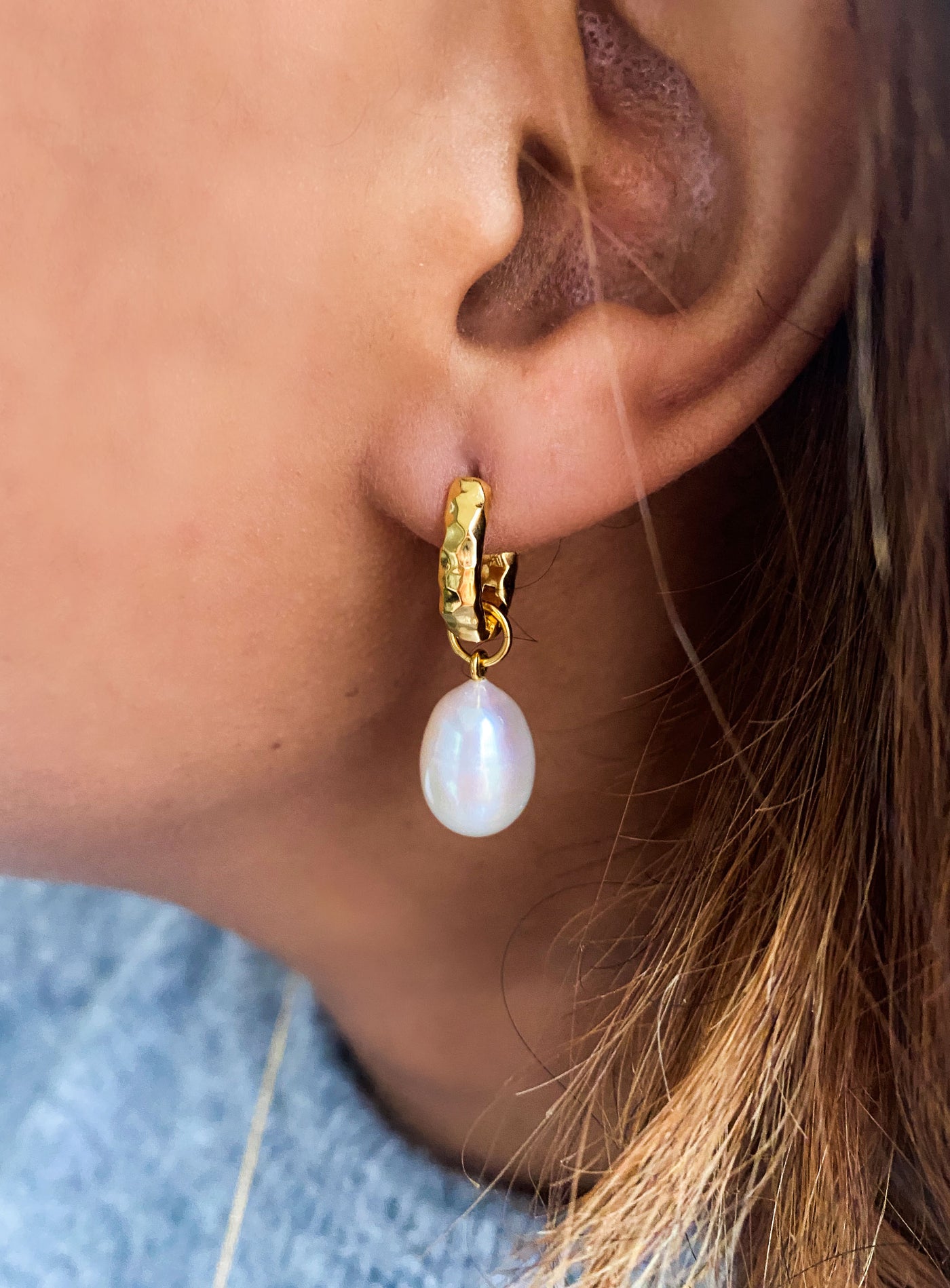 Model wearing bridal gold plated sterling silver textured hoop drop earrings featuring freshwater pearls