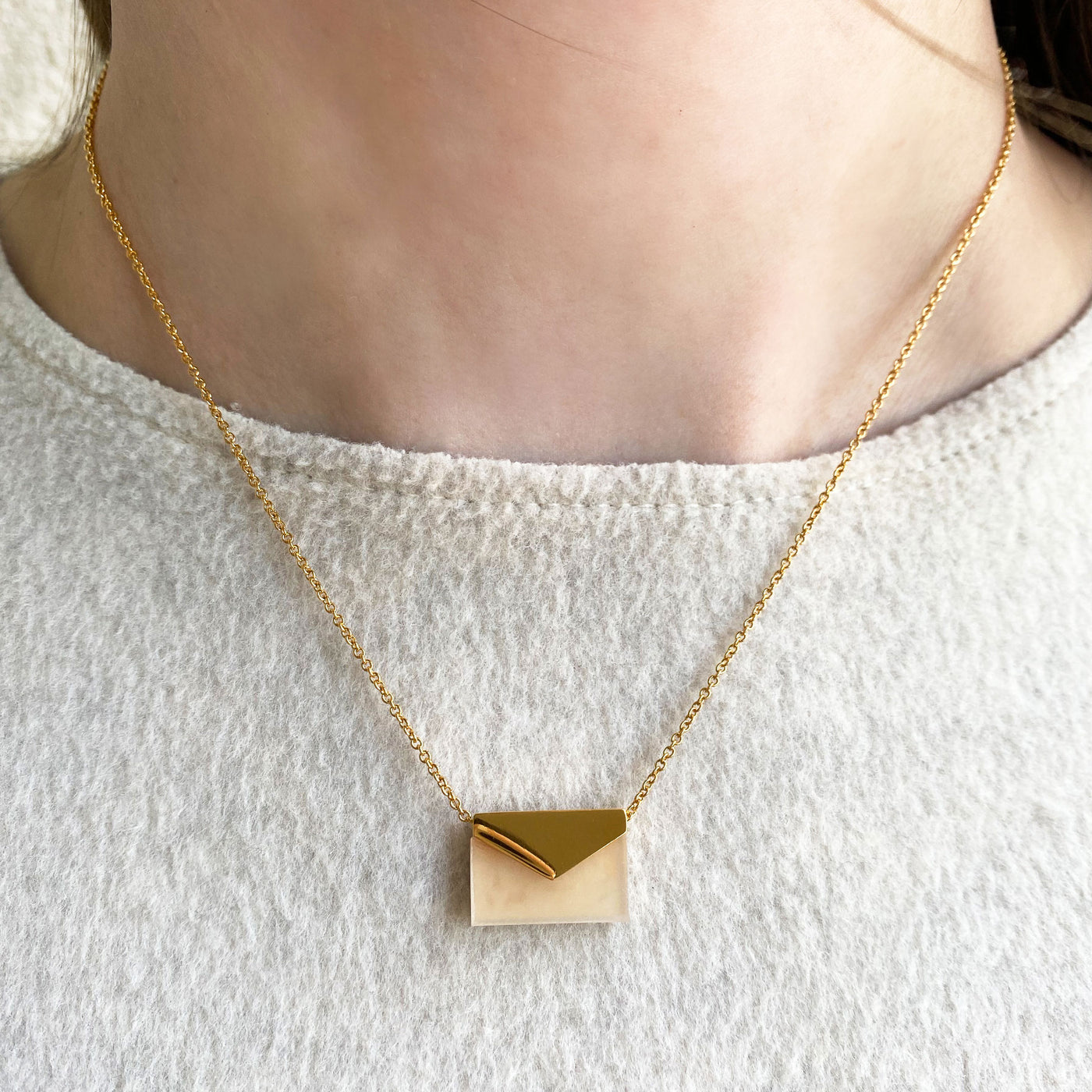 Écris Moi Envelope Necklace